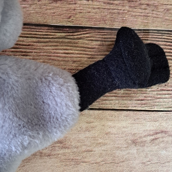 Vtg Disney 90's Pocahontas Meeko the Racoon Hand Puppet Mattel Gray Black Plush - Picture 6 of 13